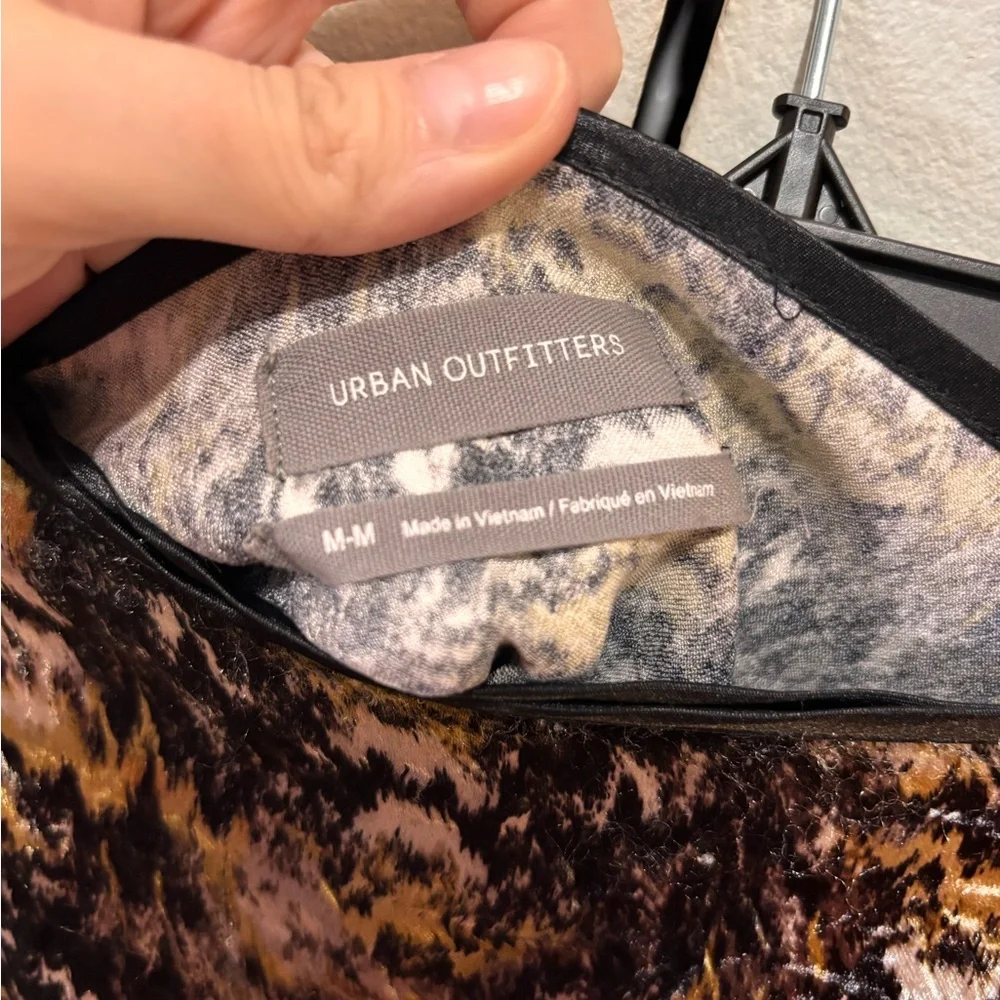 Urban Outfitters Satin Wrap Mini Skirt Size M Paris Side Tie Y2K Going Out Skirt - Picture 6 of 8